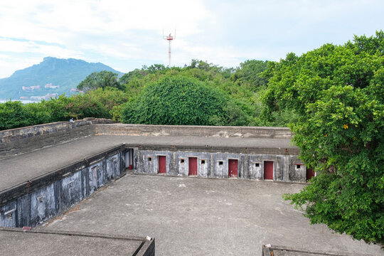軍事的に重要な施設であった旗後砲台の遺構