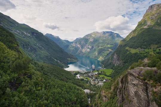 Blick in den Geiranger Fjord in Norwegen	