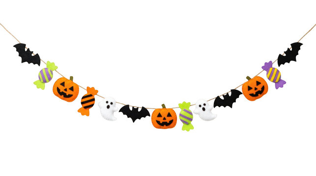 Halloween felt garland with pumpkins, ghosts, bats, and candy decorations isolated on transparent background