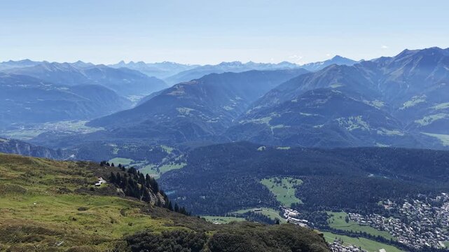 Flug &uuml;ber den Flimserstein in Flims/Laax in Graub&uuml;nden in der Schweiz