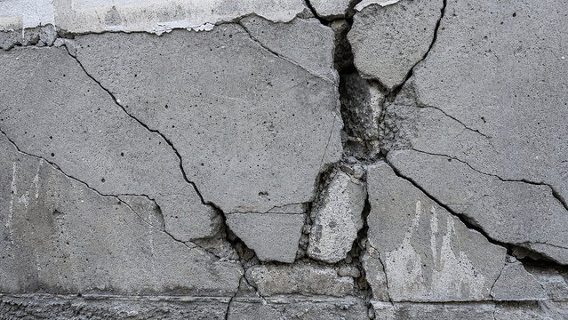 Network of Cracks in Earthquake Damaged Concrete