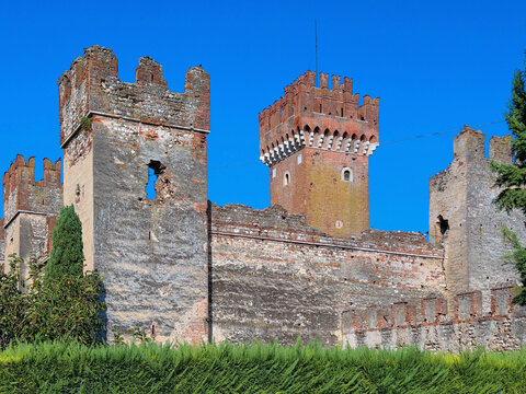 castello medievale di lazise in italia