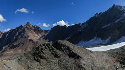 Obraz premium Aerial Drone View of Pin Bhaba Pass Summit in Himachal Pradesh with Snow Covered Glaciers, Rugged Rocky Mountains and Dramatic High Altitude Himalayan Landscape