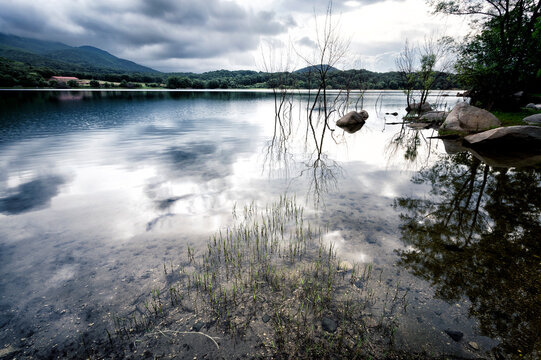 Calma en el embalse de Los Morales