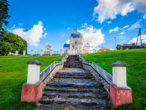 Li&scaron;kiava Church of the Holy Trinity in Lithuania, a historic Baroque church and Dominican monastery complex overlooking the scenic Nemunas River landscape