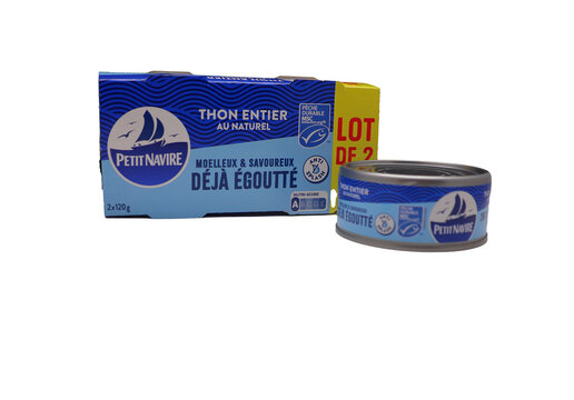 Thon entier de petit Navire