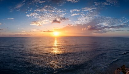 Obraz premium Panoramic Sunrise Over The Ocean