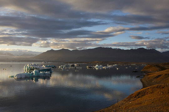 Sunset at Jokulsarlon Glacier Lagoon at the foot of Vatnaj&ouml;kull Glacier, Iceland