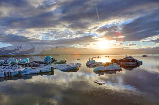 Sunset at Jokulsarlon Glacier Lagoon at the foot of Vatnaj&ouml;kull Glacier, Iceland