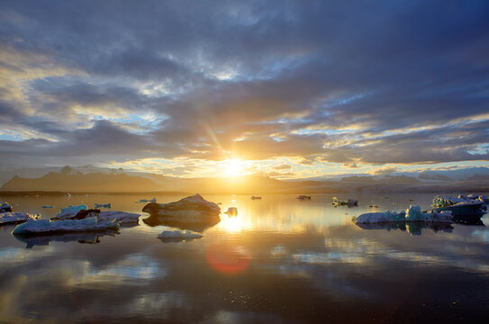 Sunset at Jokulsarlon Glacier Lagoon at the foot of Vatnaj&ouml;kull Glacier, Iceland