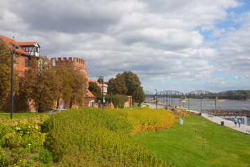 Bulwar nad Wisłą w Toruniu, Polska, The Vistula River Boulevard in Toruń, Poland © 123108 Aneta