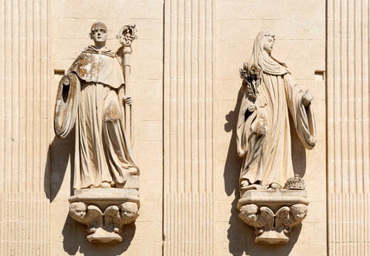 Dettaglio della facciata sinistra della chiesa dei Santi Niccol&ograve; e Cataldo di Lecce - Salento - Puglia
