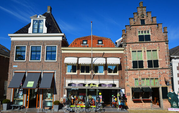 Dutch houses in Edam is a city in the northwest Netherlands, in the province of North Holland. Combined with Volendam, Edam forms the municipality of Edam Volendam. 