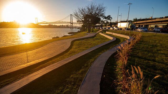 curvas do Parque N&aacute;utico e a ponte de Florian&oacute;polis Santa Catarina Brasil Florianopolis