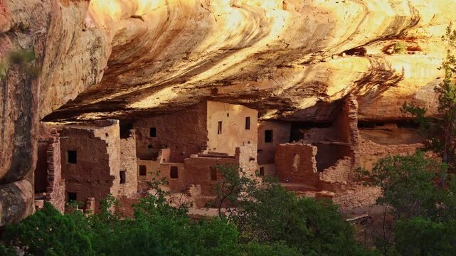 Close up view of Spruce Tree House cliff dwelling ruins