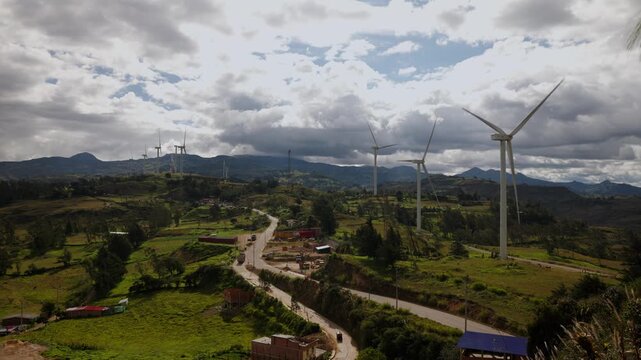 parque e&oacute;lico en medio de la carretera, en pueblo Peruano Huambos Lima Per&uacute; 