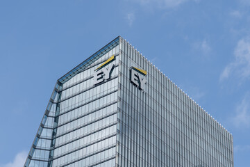 Obraz premium Toronto, On, Canada - September 13, 2026: EY office building in Toronto, Ontario, Canada. EY, previously known as Ernst and Young, is a British multinational professional services network. 