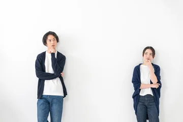 Fotobehang Bosdieren 悩む夫婦　カップル  © naka