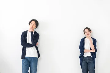 Fotobehang Bosdieren 悩む夫婦　カップル  © naka