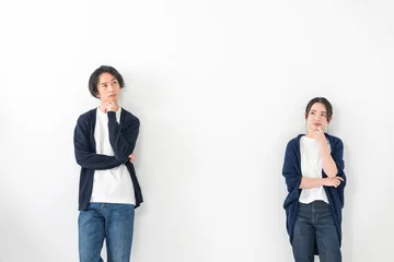 Fotobehang Bosdieren 悩む夫婦　カップル  © naka