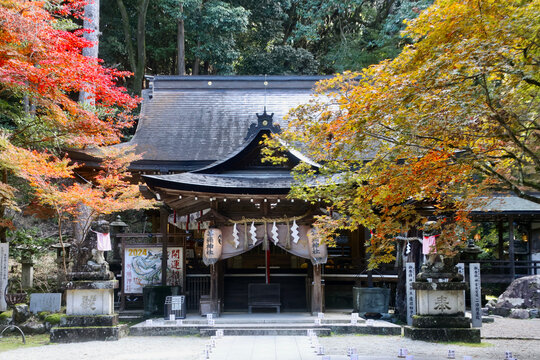 等彌神社・とみじんじゃ・拝殿（奈良県・桜井市）