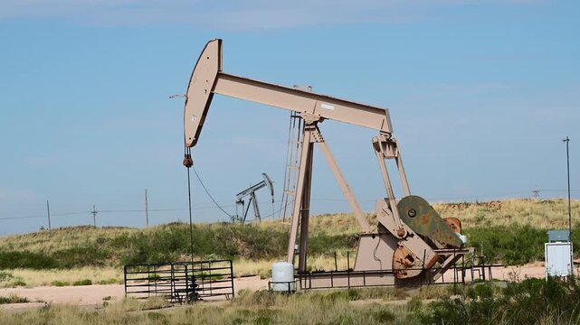 Permian Basin 9-13-2026 Loco Hills NM USA

Pump jack extracting crude oil from the Permian Basin in SE New Mexico