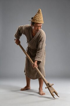 Xia Farmer Pushing Double-Tooth Wooden Lei