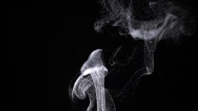 黒背景から蒸気が上がるスローモーション動画 4K 120fpsを30fpsに編集