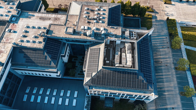 Artificial intelligence facility with renewable energy systems
