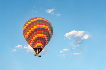 Obraz premium Colorful hot air balloon floating against clear blue Cappadocia sky