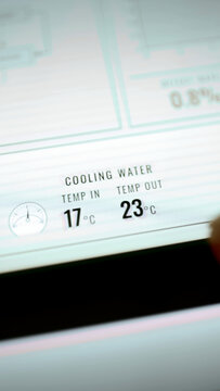 Cooling water display showing 17 C and 23 C