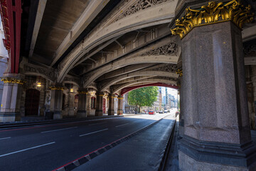Fototapeta premium London - 07 24 2022: Tunnel on Farringdon St. of the Holborn Viaduct
