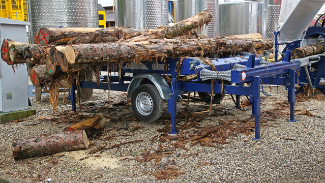 Mobile Saw Mill Logs Wood Woodworking Equipment at Trailer Frame