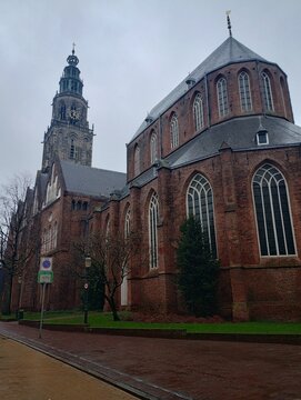 Martinikerk mit Martinitoren - Seitenansicht - Groningen