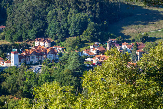 Vista panor&aacute;mica de Puente Viesgo, Cantabria.