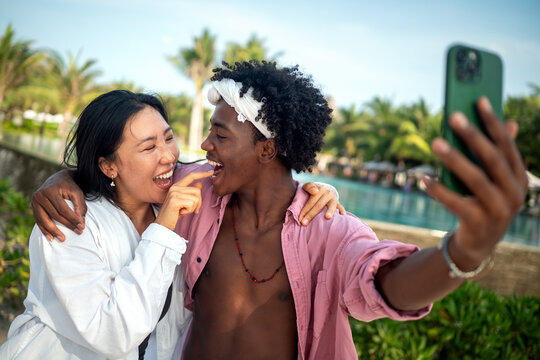 Happy couple taking selfie at the beach on summer holiday, Tourism, beach, summer and travel