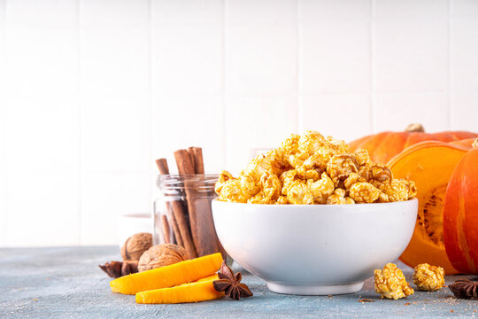 Pumpkin popcorn with caramel and pumpkin spice