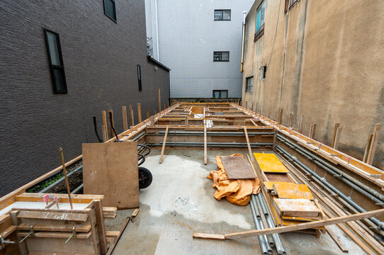 Concrete foundation and wooden formwork for narrow urban house