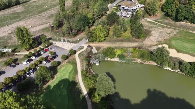 vue a&eacute;rienne du golf de Longwy en Meurthe-et-Moselle en septembre apr&egrave;s un &eacute;t&eacute; caniculaire et une longue p&eacute;riode de s&eacute;cheresse. 