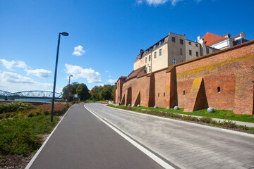 Bulwar nad Wisłą w Toruniu, Polska, The Vistula River Boulevard in Toruń, Poland  © 123108 Aneta