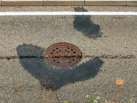 Strassensch&auml;den ausbessern mit Bitumen