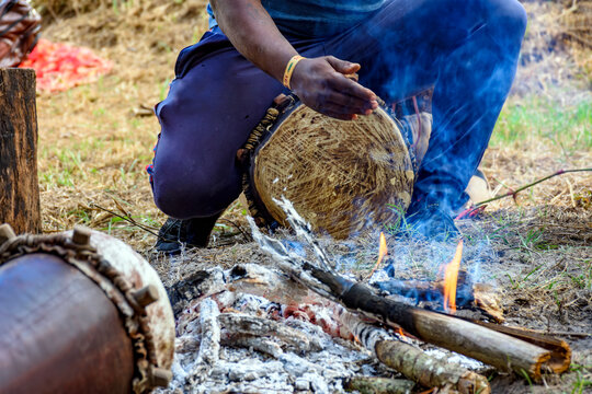 Tambor de Crioula being played beside a bonfire in the interior of the state of Minas Gerais.