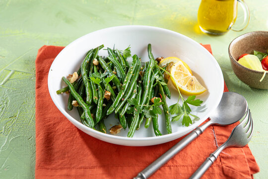 Garlicky Homemade Sauteed Green Beans with nuts