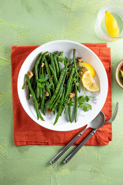 Garlicky Homemade Sauteed Green Beans with nuts