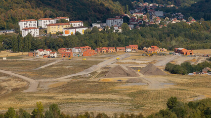 vue aérienne d'un chantier de construction d'habitations et de logements. Le chantier est dans la...
