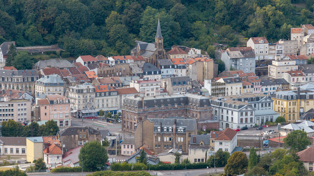 vue a&eacute;rienne panoramique de Longwy et de son agglom&eacute;ration , d&eacute;partement de Meurthe-et-Moselle en septembre 2026 apr&egrave;s un &eacute;t&eacute; caniculaire. La v&eacute;g&eacute;tation a souffert du manque de pluie en France 