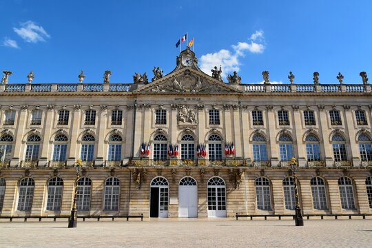 La fa&ccedil;ade de l&rsquo;h&ocirc;tel-de-ville de Nancy sur la Place Stanislas