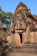 Fototapeta premium in a ruined buddhist and hindu khmer temple (banteay srei) in angkor in siem reap in cambodia 