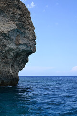 Une formation rocheuse naturelle qui ressemble à un visage de profil sur l'île de Malte © Flo Bidarteko