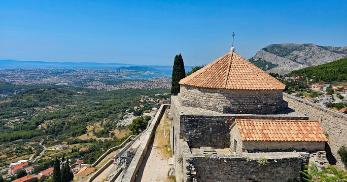 Wonderful photos of a stunning landscape in Croatia, featuring sweeping views, arid terrain, and endless expanses, with water, buildings, and Klis Castle near Split 